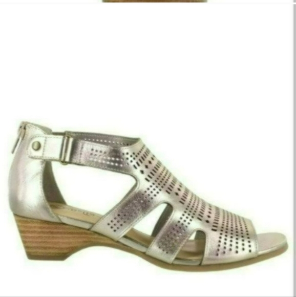 Bella Vita Quinby Chop Out Wedge Sandals 8 - Picture 3 of 7